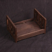 Infant Posing Sofa Retro Wood Bed Newborn Photography Props Detachable Background Baby Growth Memorial For Baby Boys Studio Use